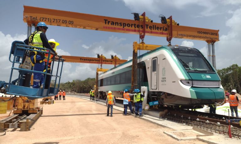 El vagón del Tren Maya que arribó a Cancún, modelo Xiinbal, recorrerá la ruta de 1,554 kilómetros.