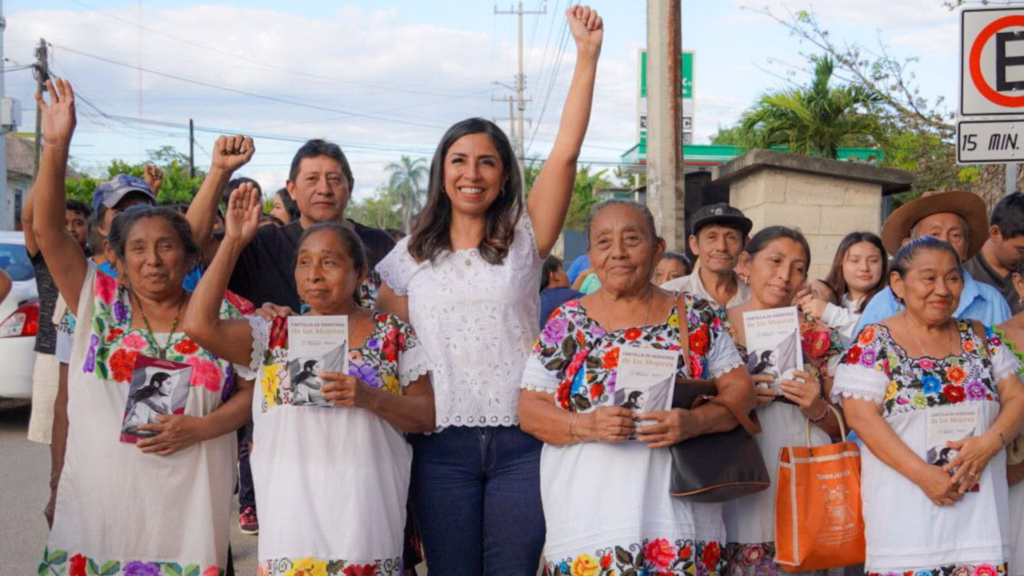 Marybel Villegas participa en un encuentro con integrantes de comunidades indígenas de Quintana Roo.