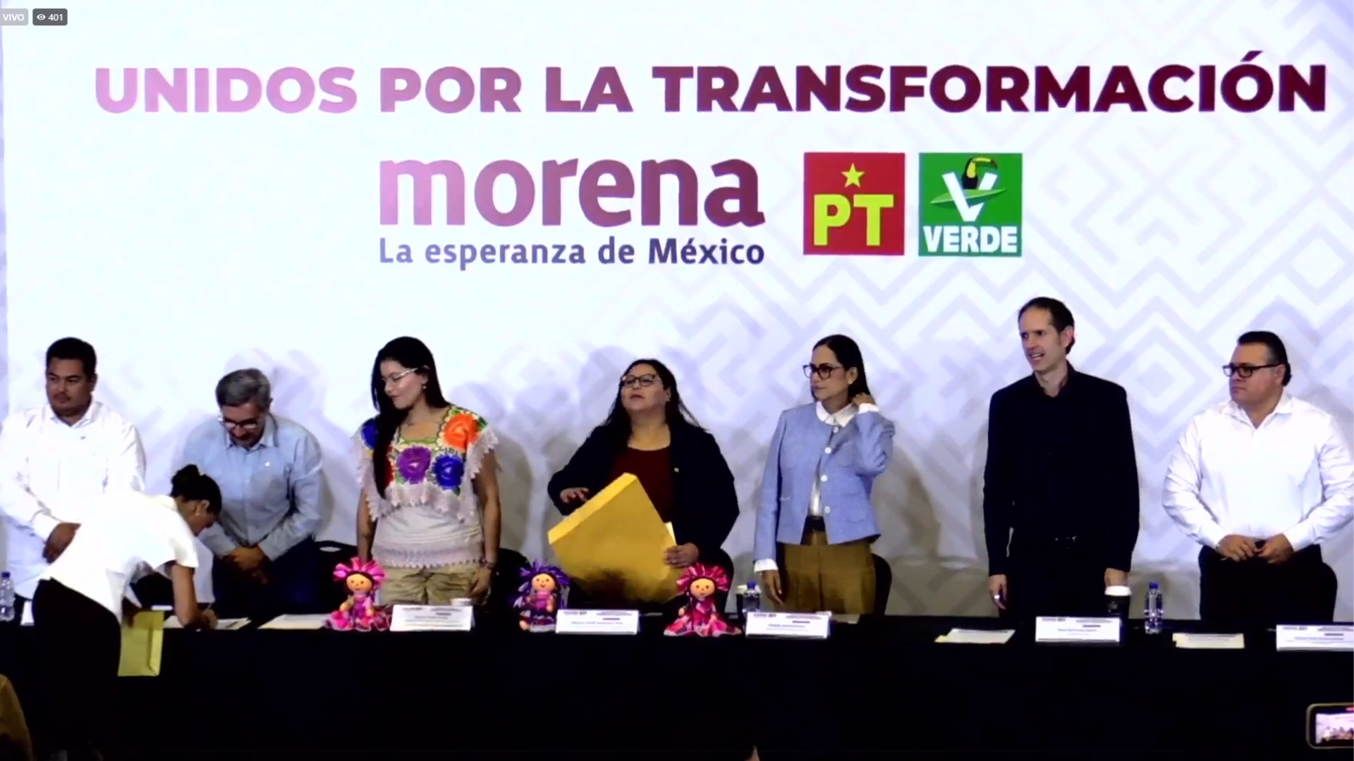 Integrantes de Morena durante el registro de aspirantes para las gubernaturas que se renovarán en 2027.