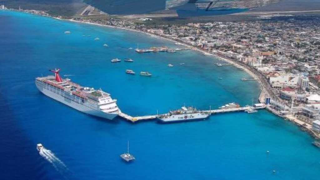 Terminal internacional de cruceros en Cozumel, uno de los principales destinos del Caribe para el turismo marítimo.
