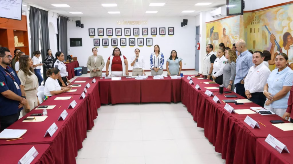 Ana Paty Peralta participa en la sesión del Sistema Municipal sobre violencia contra las mujeres.