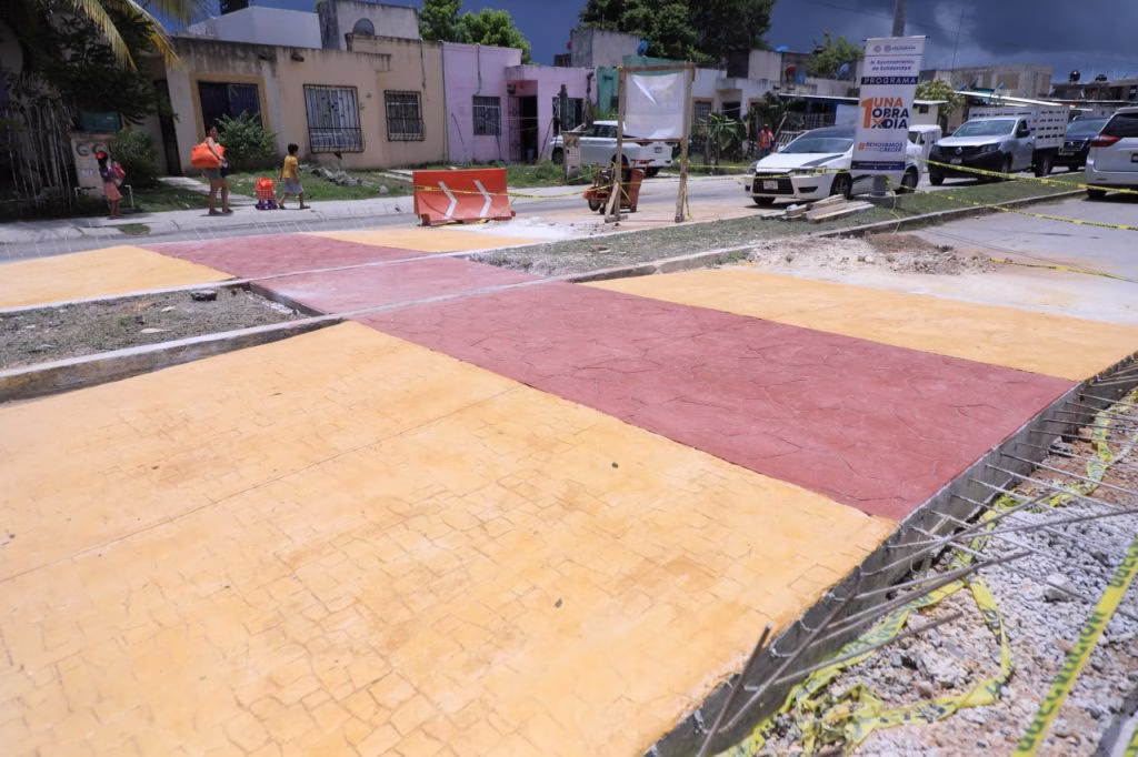Cruce peatonal accesible diseñado para mejorar la movilidad y seguridad de peatones en Quintana Roo