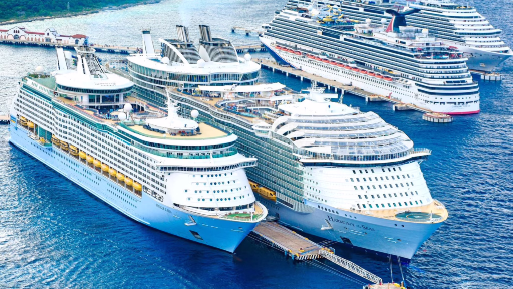 Cruceros atracados en Cozumel fortalecen el turismo de Quintana Roo.