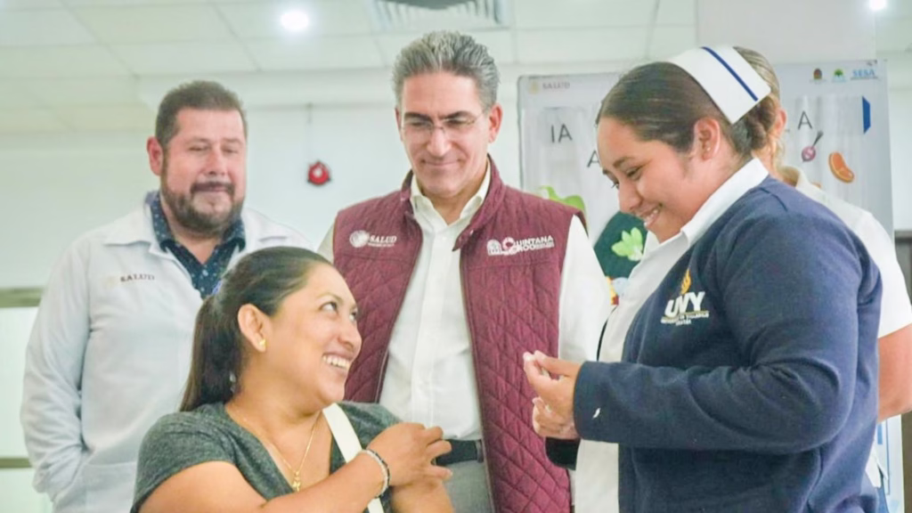 Flavio Carlos Rosado supervisa jornada de vacunación en Quintana Roo