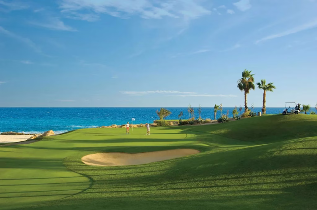 Campo de golf en la Riviera Maya, parte de la infraestructura del turismo deportivo en Quintana Roo.