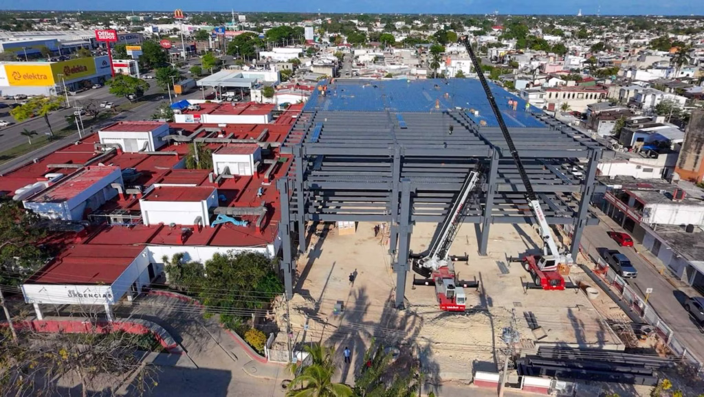 Avance de la construcción del Hospital General del ISSSTE en Chetumal como parte de las obras en Quintana Roo.