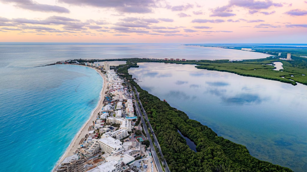 Hoteles y playas de Cancún y Riviera Maya, principales destinos turísticos del Caribe Mexicano