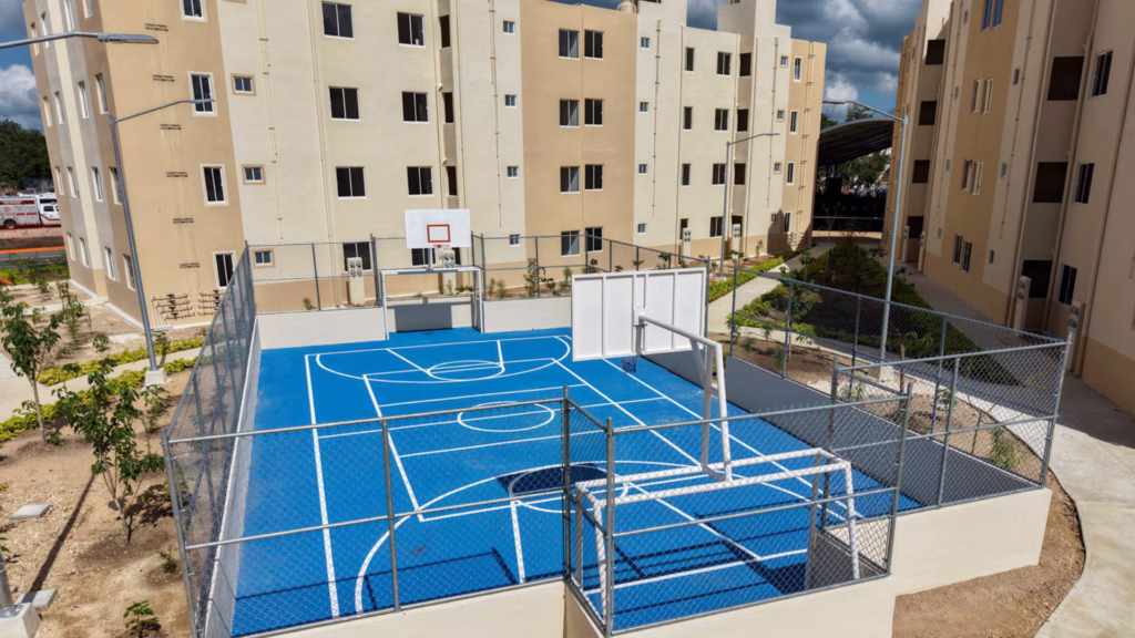 Área deportiva y espacios comunes en desarrollo de vivienda en Quintana Roo