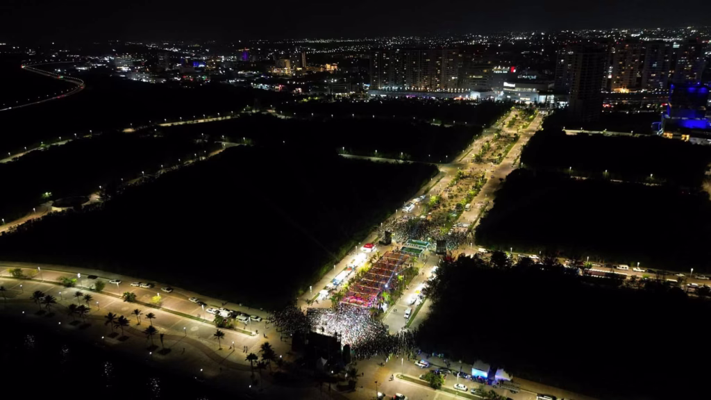 Vista aérea del Malecón Tajamar durante el Fut Fest del Caribe Mexicano.