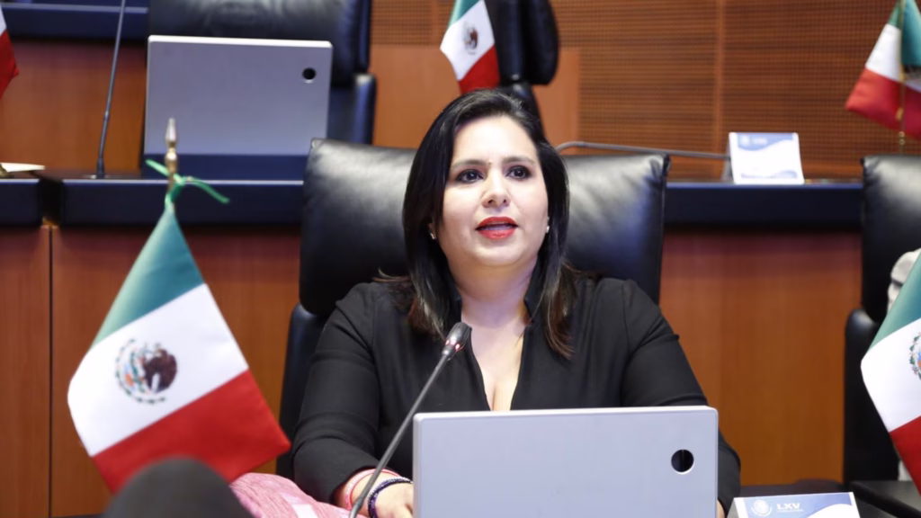 Mayuli Martínez durante una actividad pública como senadora y figura política de Quintana Roo.
