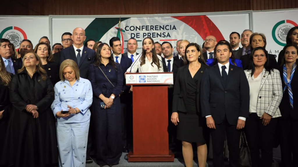 Integrantes del PAN nacional durante una conferencia de prensa en la Cámara de Diputados