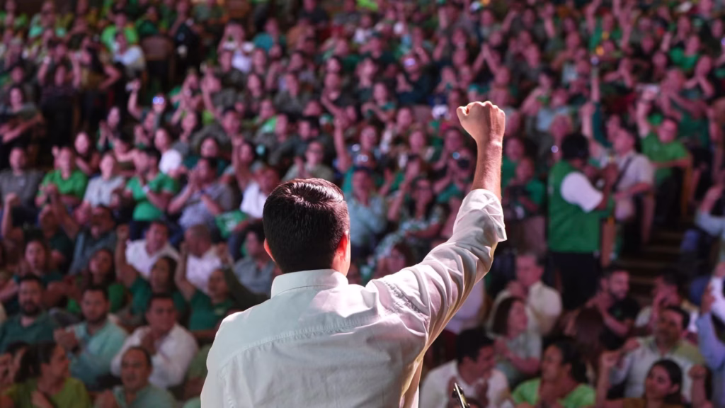 Integrantes y dirigentes del Partido Verde Quintana Roo participan en un evento de fortalecimiento de la estructura política estatal.
C