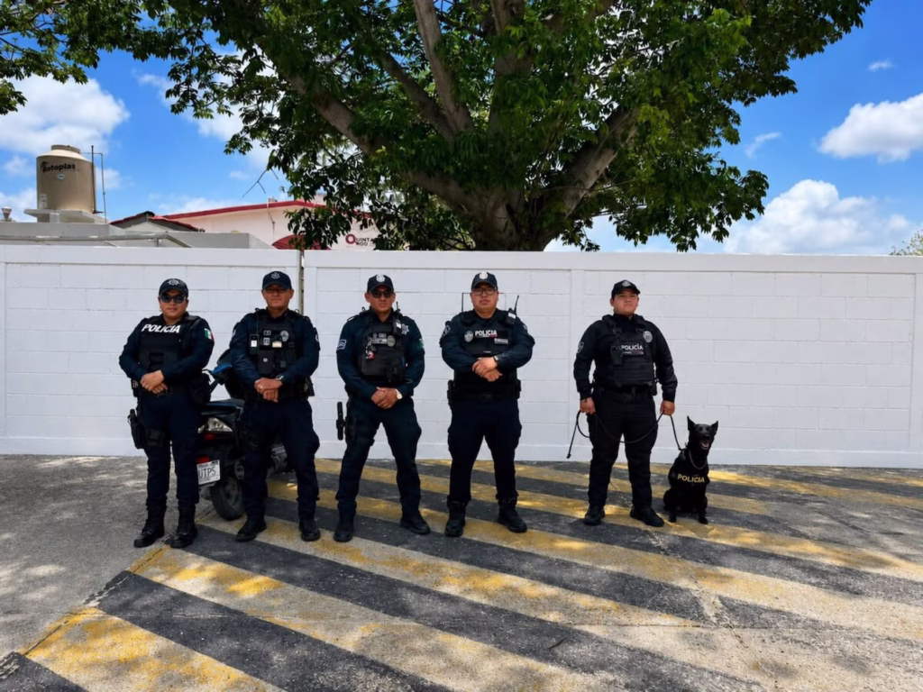 Policías municipales de Playa del Carmen.