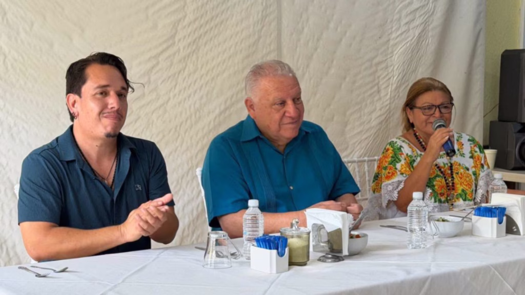 Rafael Marín durante un encuentro con representantes del sector productivo.