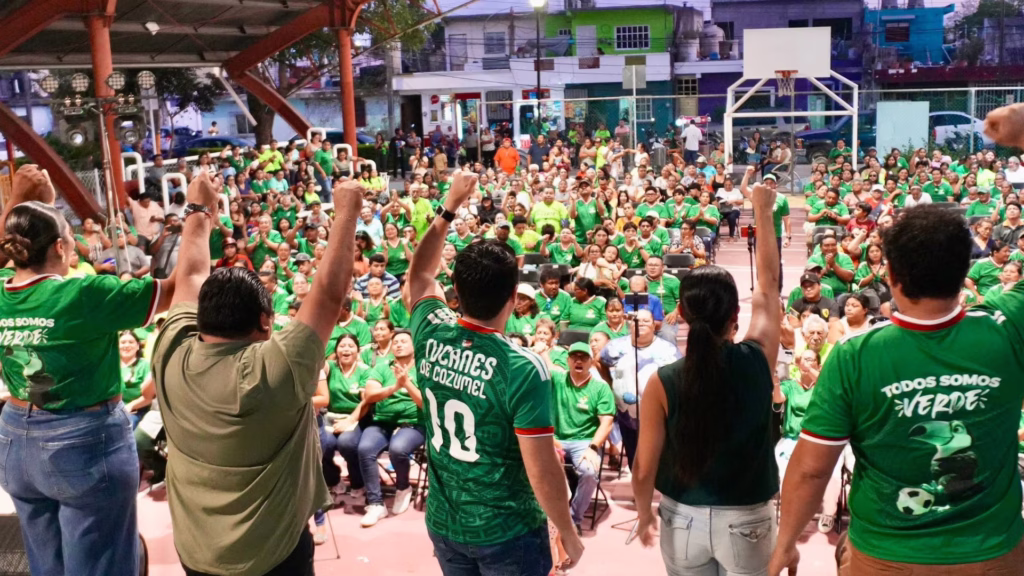 Renán Sánchez durante un evento del Partido Verde Quintana Roo con militantes y simpatizantes