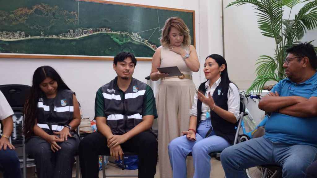 Capacitación para fortalecer la atención ciudadana y la gestión de conflictos en Puerto Morelos.
