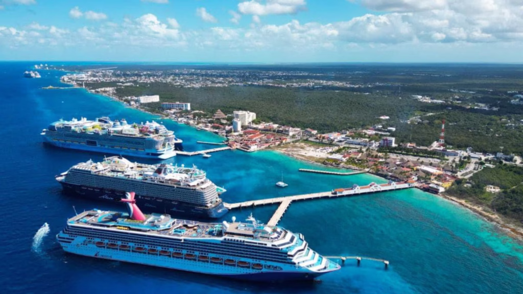 Terminal de cruceros en Cozumel Quintana Roo con embarcaciones de turismo internacional