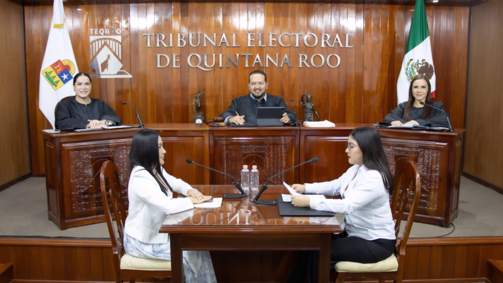 Sesión del Tribunal Electoral de Quintana Roo donde se analizan recursos electorales