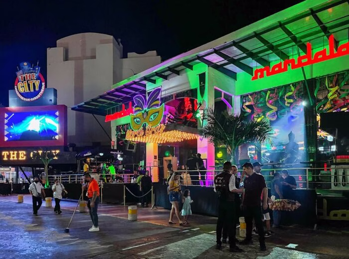 Zona de entretenimiento y vida nocturna en Cancún, Quintana Roo.