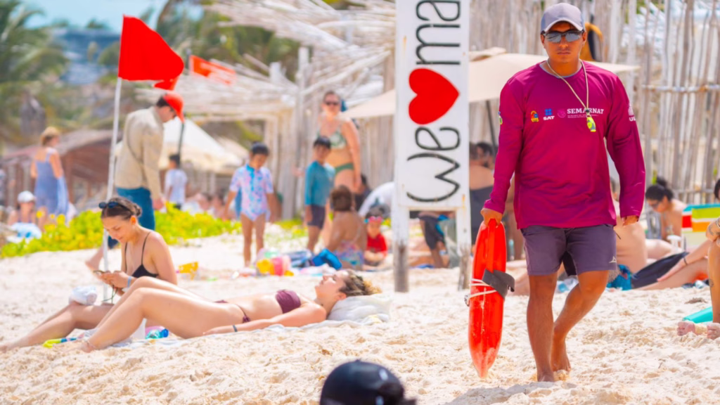 Vigilancia en playas limpias de Quintana Roo durante la temporada vacacional