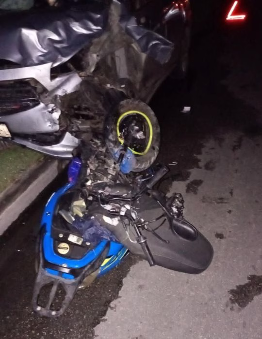 Motocicleta involucrada en un accidente cerca de la frontera entre México y Belice.