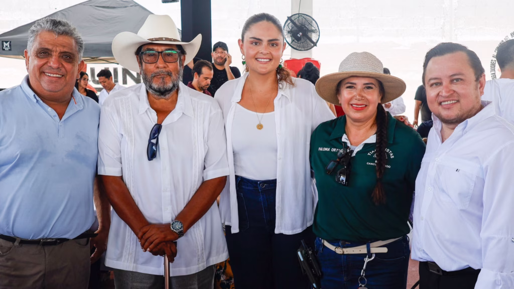 Alexa Murguía participa en una actividad territorial acompañada por integrantes de Morena en Quintana Roo.