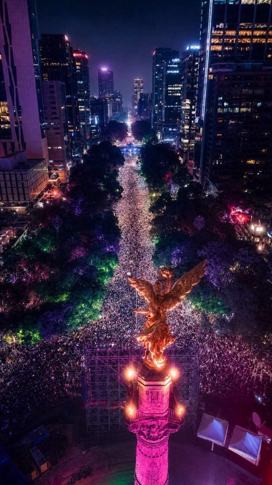 Vista aérea del Ángel de la Independencia en CDMX por la celebración del Mundial 2026, tras la clasificación a octavos de final.