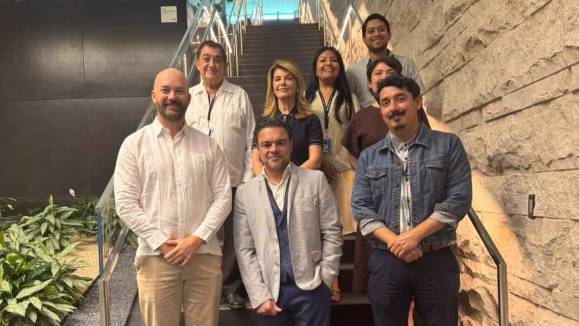 Integrantes de la Asociación de Hoteles y representantes del sector turístico durante una reunión de trabajo en Quintana Roo