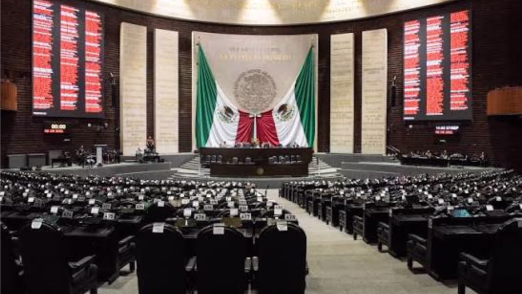 Salón de sesiones de la Cámara de Diputados, donde deberá discutirse la iniciativa de ley general contra el feminicidio.