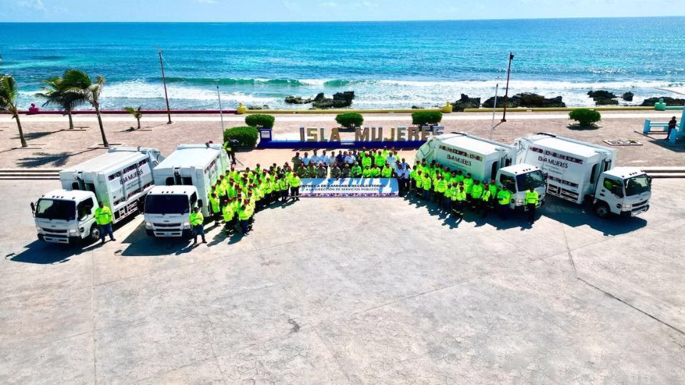 Camiones utilizados para la recolección y traslado de basura en Isla Mujeres, Quintana Roo