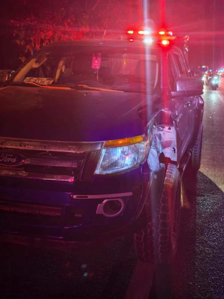 Camioneta atacada a balazos durante el ataque armado en la avenida Huayacán de Cancún.