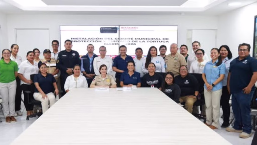 Autoridades e integrantes del Comité Municipal de Protección de la Tortuga Marina de Isla Mujeres para 2026.