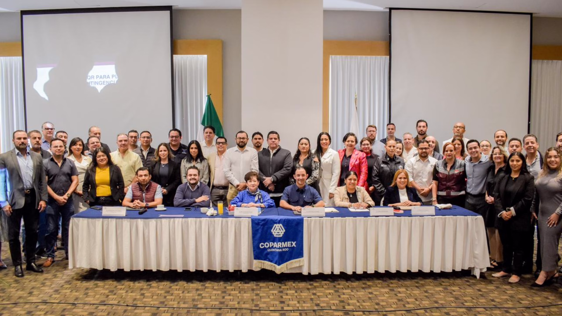 Integrantes de Coparmex Quintana Roo durante una reunión de organismos empresariales en Cancún.