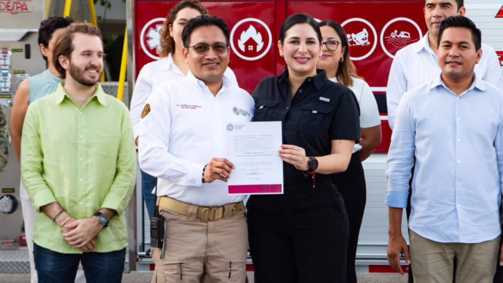 Darwin Covarrubias durante la formalización de su nombramiento como titular de Protección Civil en la administración de Estefanía Mercado.