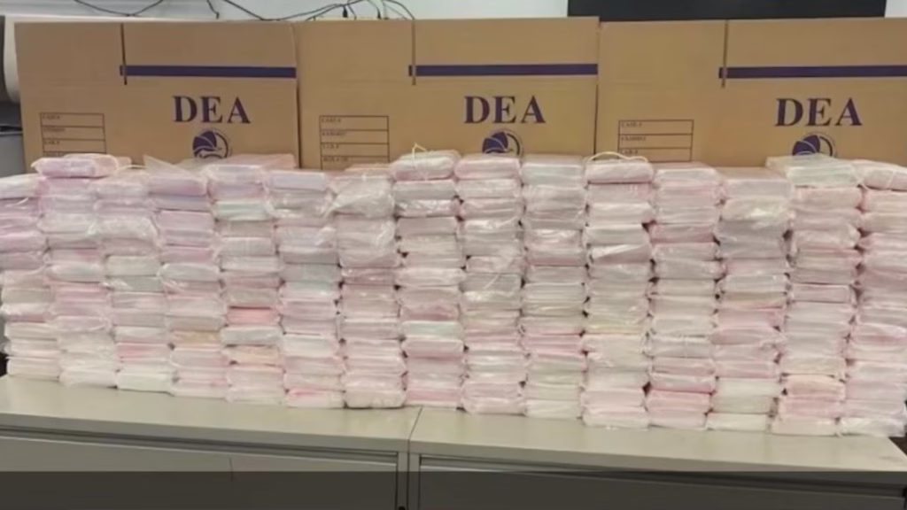 Paquetes asegurados durante un operativo de la DEA en Estados Unidos. Imagen de contexto; el decomiso no corresponde necesariamente al caso referido en esta nota.