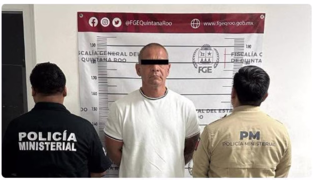 Octavio Domínguez Fernández tras ser detenido en Cancún por la Policía Ministerial de Investigación.