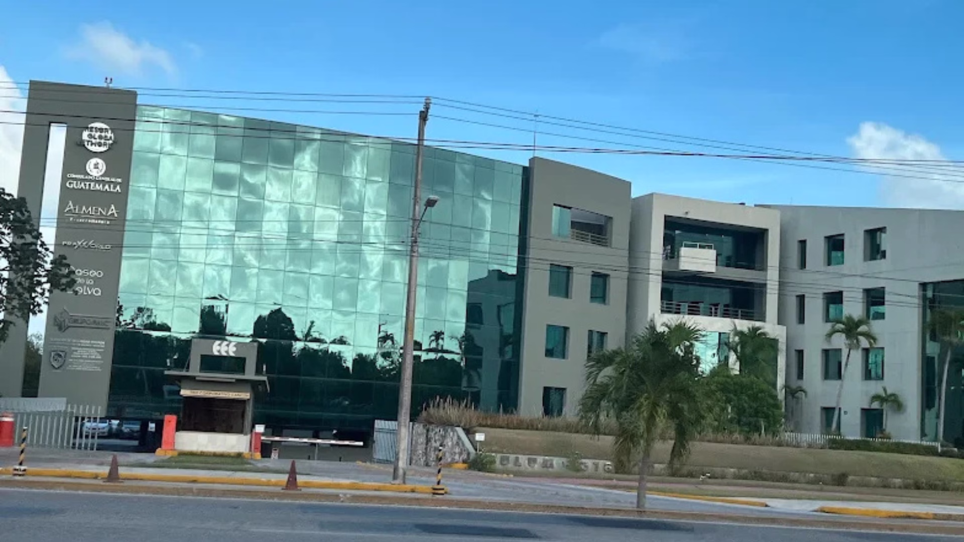 Edificio corporativo relacionado con el entorno empresarial investigado por los vínculos de Alejandro Mario Álvarez Puga
