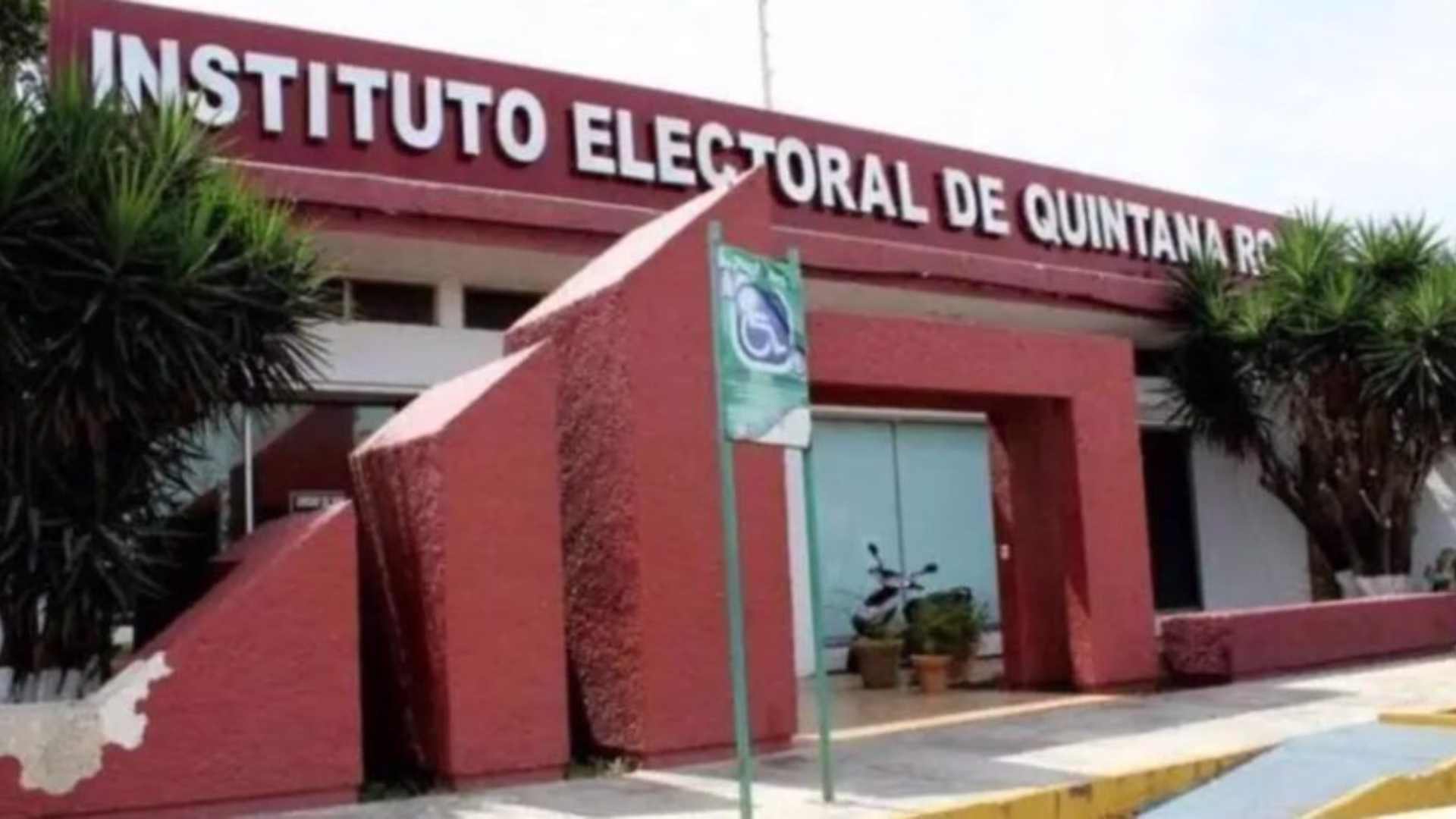 Fachada del Instituto Electoral de Quintana Roo, organismo responsable de distribuir el financiamiento público entre los partidos políticos
