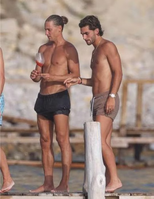 Ferran Torres y Marcos Llorente durante sus vacaciones en Ibiza después del Mundial 2026