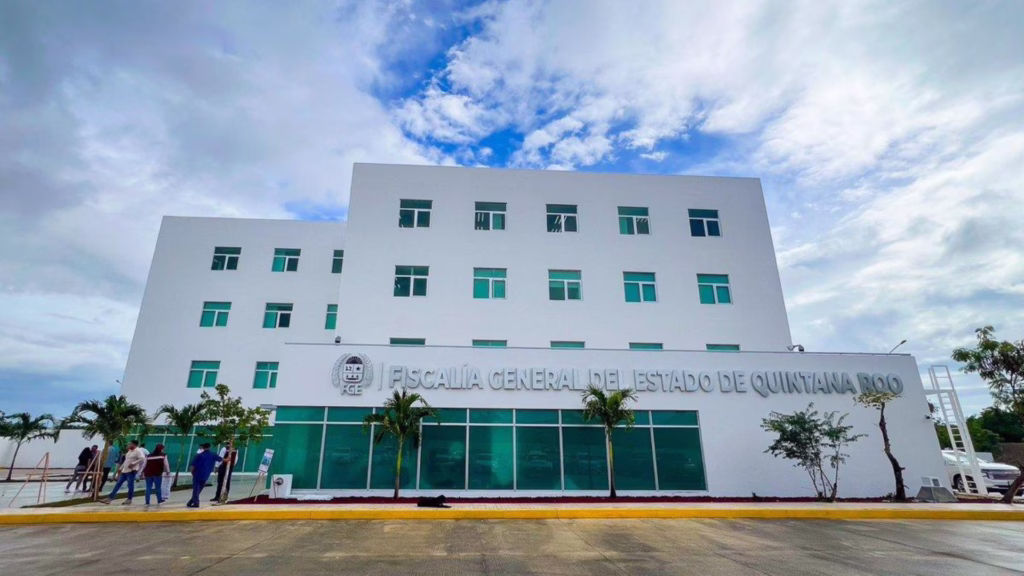 Edificio de la Fiscalía General del Estado de Quintana Roo, institución que investiga posibles delitos relacionados con corrupción y responsabilidades de servidores públicos.