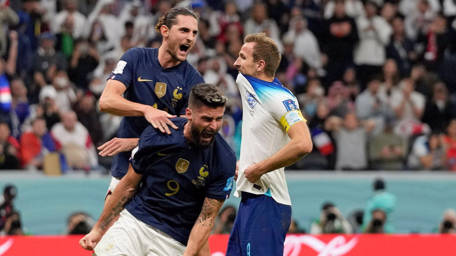 Jugadores de Francia celebran una anotación durante la remontada parcial ante Inglaterra en el Mundial 2026.