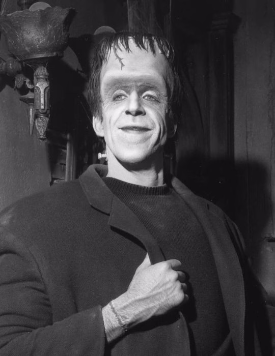 Fred Gwynne caracterizado como Herman Munster durante la época de la serie The Munsters.
