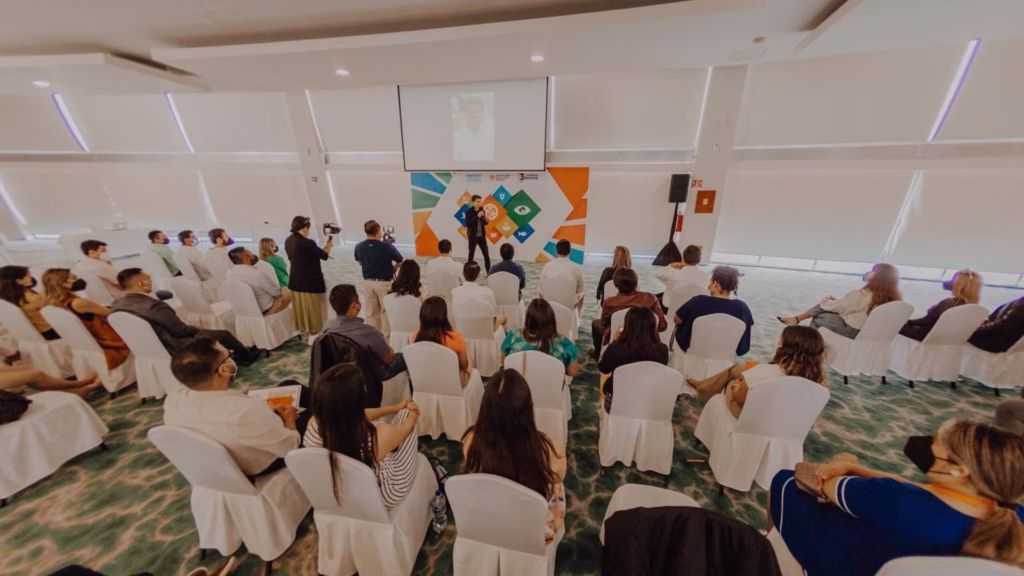 Gustavo Miranda durante una sesión de su etapa como diputado en el Congreso de Quintana Roo.