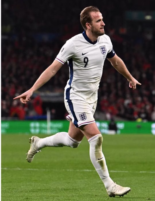 Harry Kane celebra durante la victoria 6-4 de Inglaterra sobre Francia en el partido por el tercer lugar del Mundial 2026.