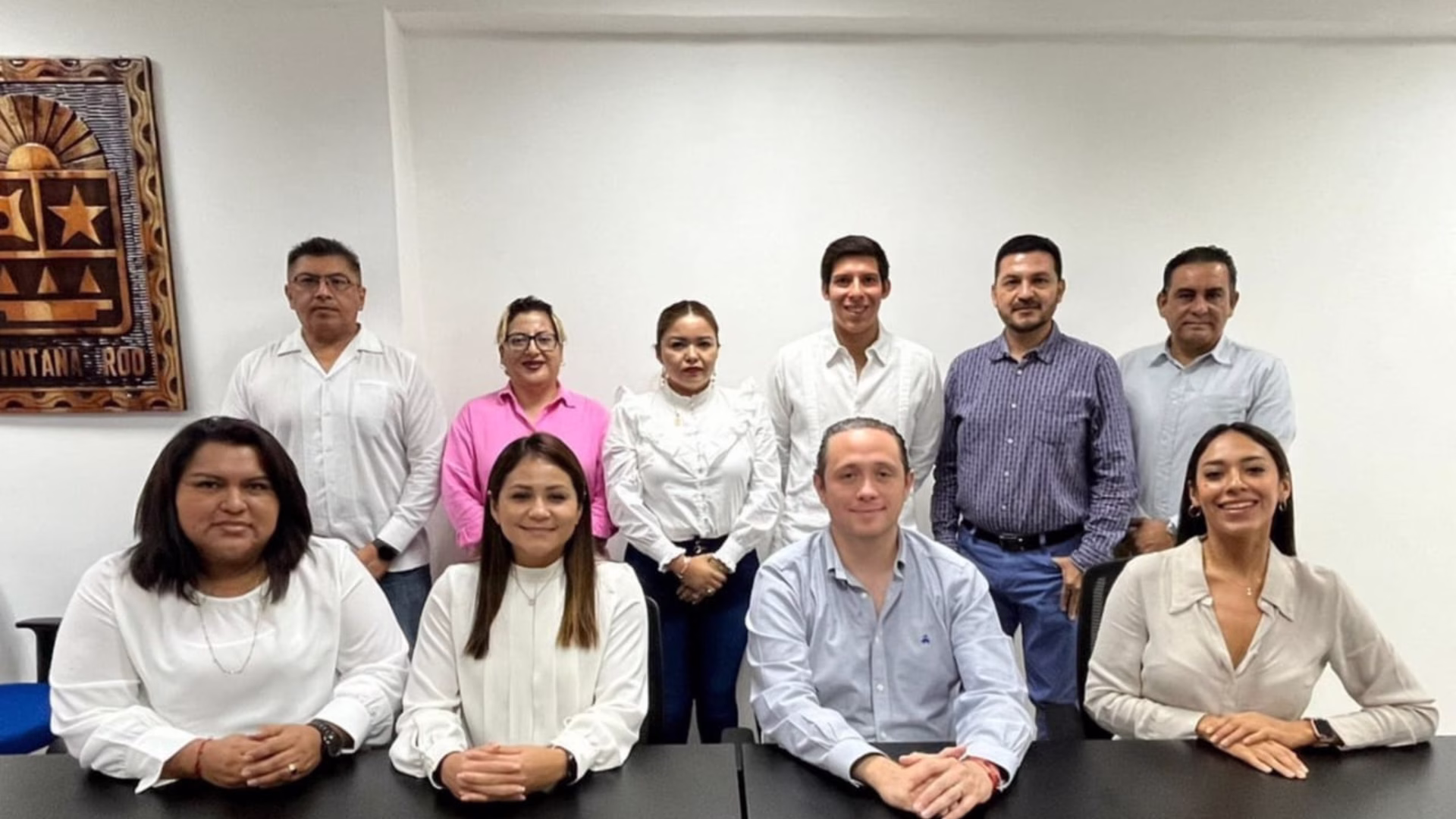 Reunión institucional durante la gestión de Héctor Contreras en el SAT Quintana Roo