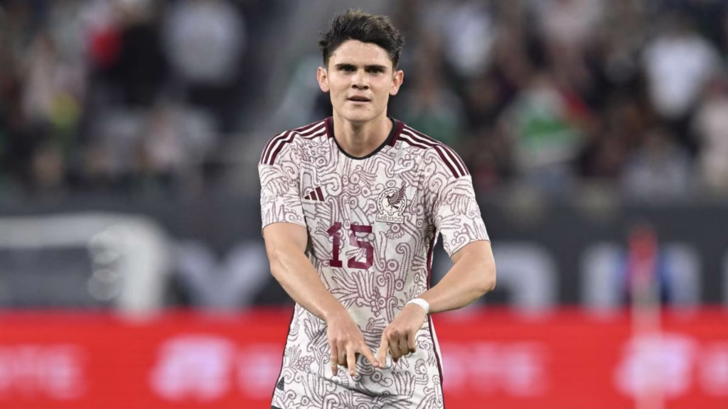 Israel Reyes durante un partido de la Selección Mexicana en el Mundial 2026, donde sumó minutos y titularidades.