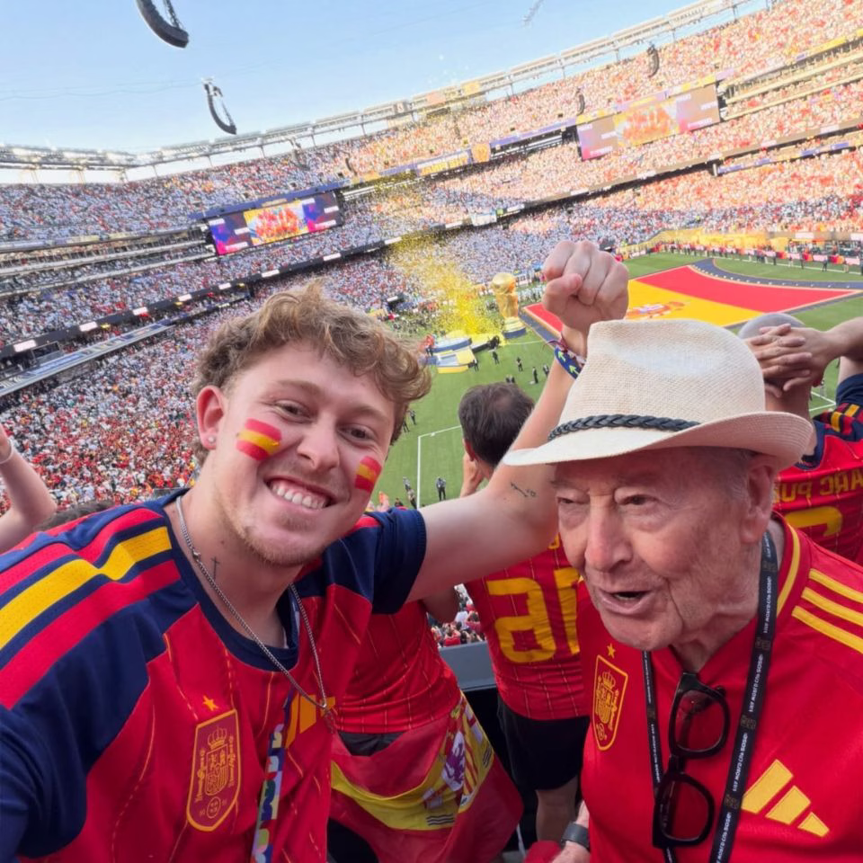 Juanki Municio, un creador de contenido, fue con su abuelo final del Mundial 2026 entre España y Argentina.