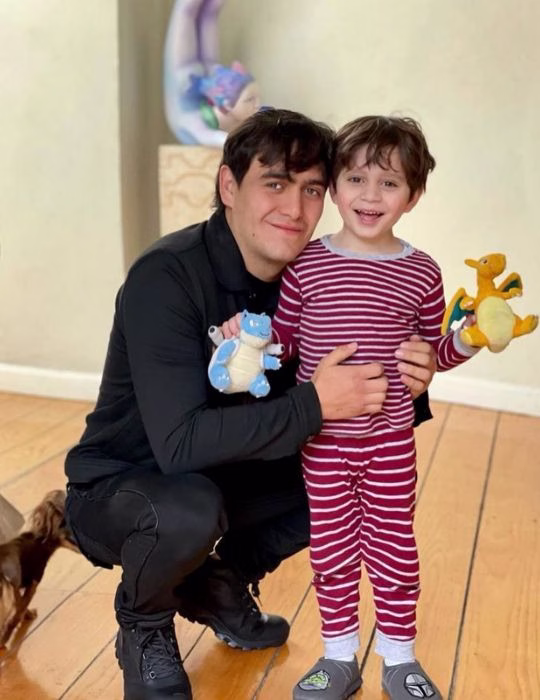 Julián Figueroa aparece junto a su hijo, señalado como heredero universal dentro del proceso sucesorio.