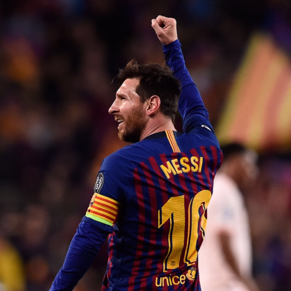 Lionel Messi celebra un gol con el FC Barcelona durante la temporada 2018-2019.