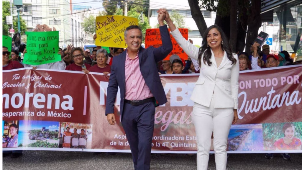 Marybel Villegas durante un recorrido con simpatizantes como parte de sus actividades políticas en Quintana Roo.